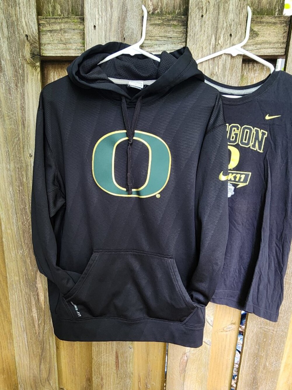 EUC Men's Nike Large Dri-fit Oregon Ducks Black Hoodie